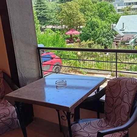 мечето Διαμέρισμα *